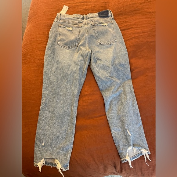 NWT Abercrombie high rise mom jean 29S/8S - Picture 2 of 3